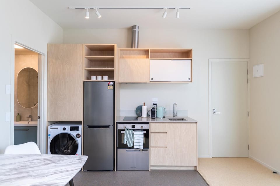 Petone City Studio with Balcony Sleeps 2 Apartment in Lower Hutt