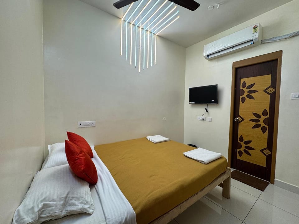 Bed, TV and multimedia, Bedroom, air conditioner