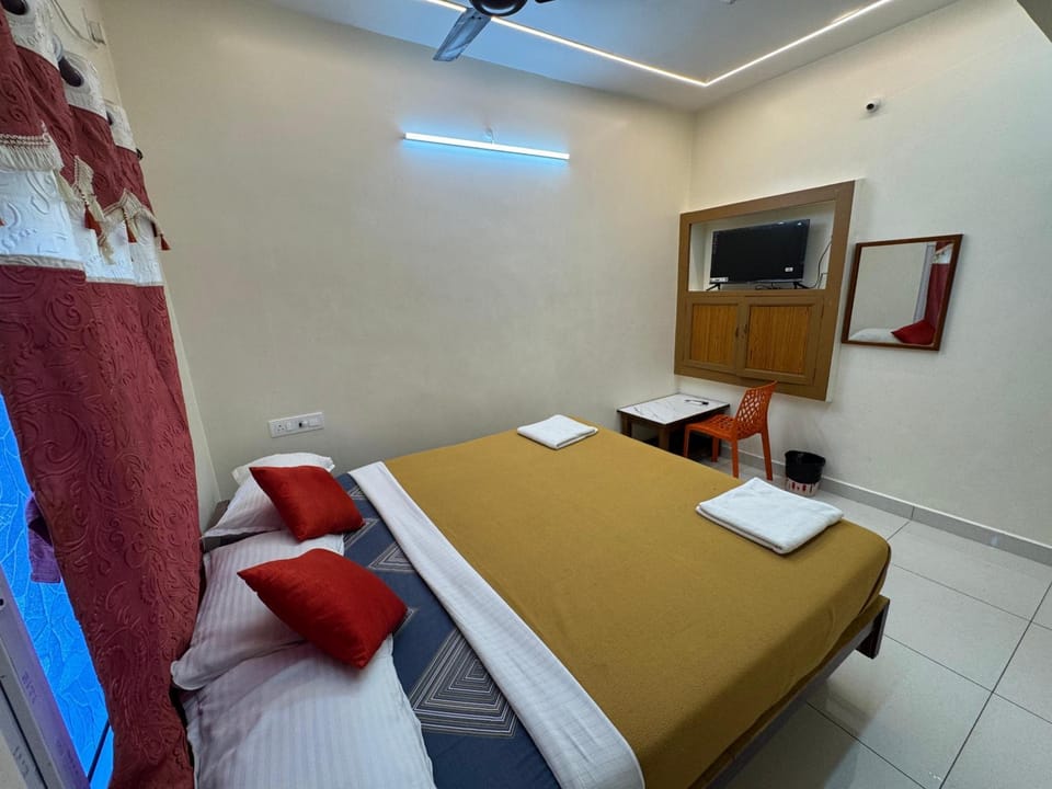 Bed, TV and multimedia, Photo of the whole room, Bedroom, air conditioner