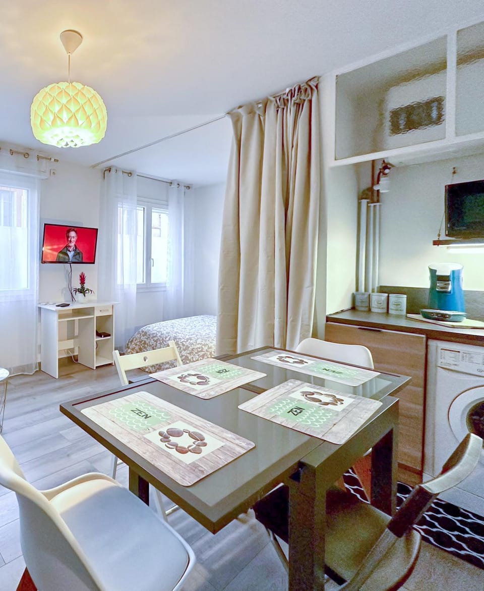 Dining area, Communal kitchen
