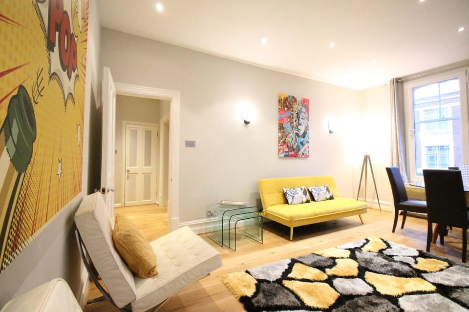 Chelsea charming, spacious 3 double bedroom 2 bath flat on iconic Kings Rd, Chelsea Apartment in City of Westminster