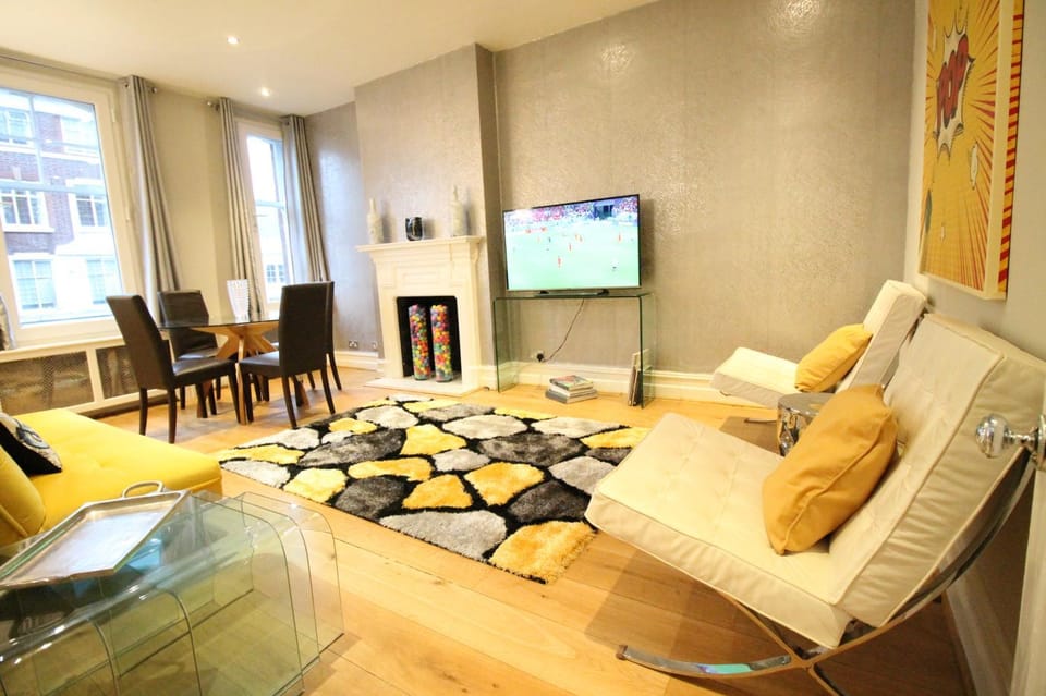 Chelsea charming, spacious 3 double bedroom 2 bath flat on iconic Kings Rd, Chelsea Apartment in City of Westminster