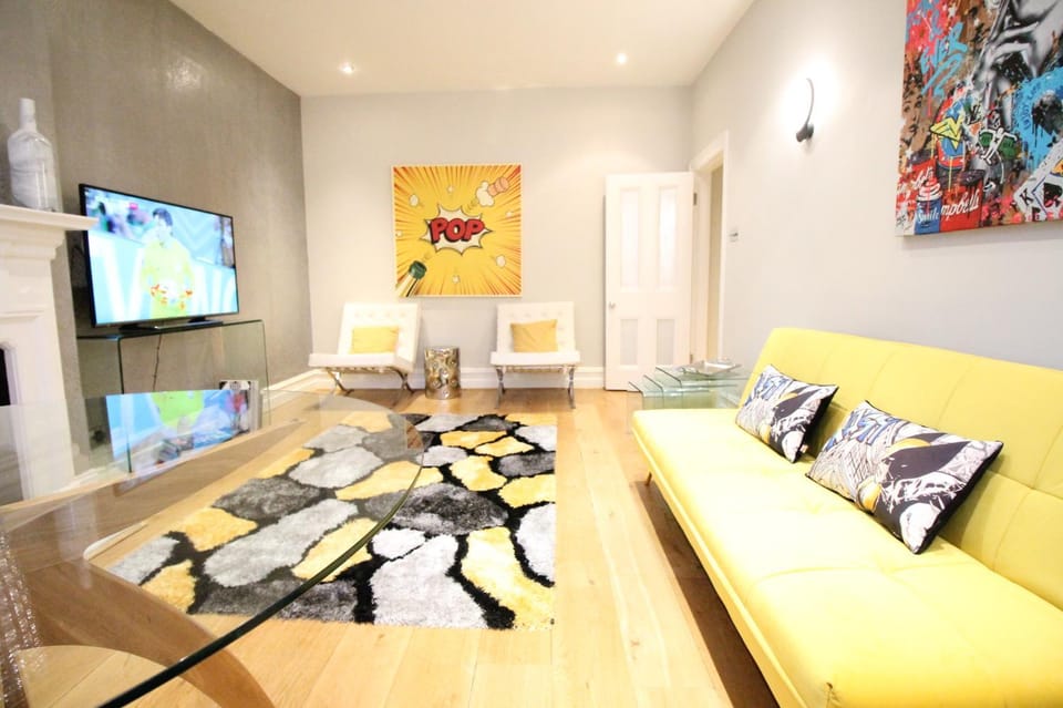 Chelsea charming, spacious 3 double bedroom 2 bath flat on iconic Kings Rd, Chelsea Apartment in City of Westminster