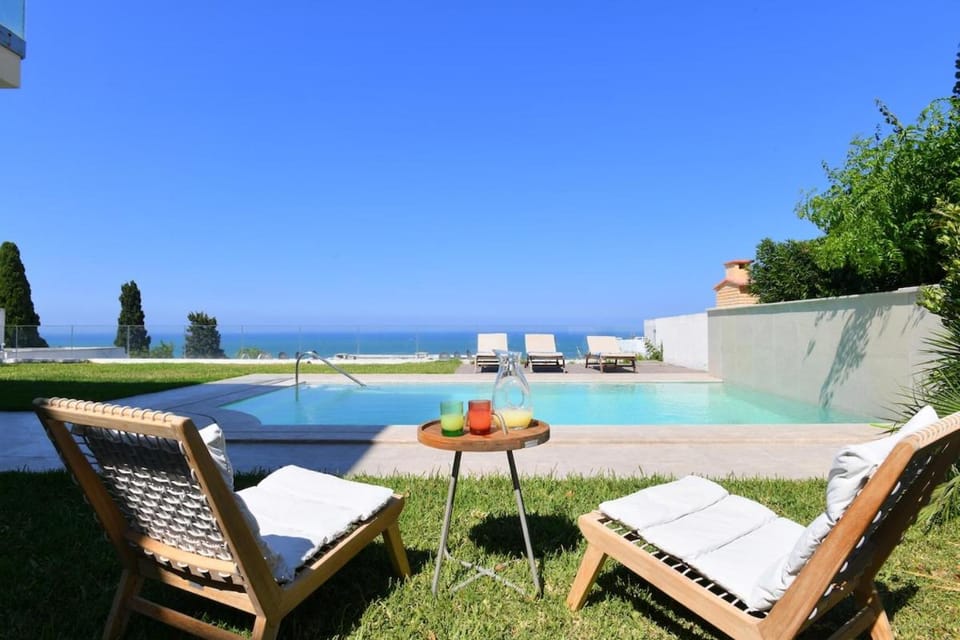 Sea view, Swimming pool, sunbed