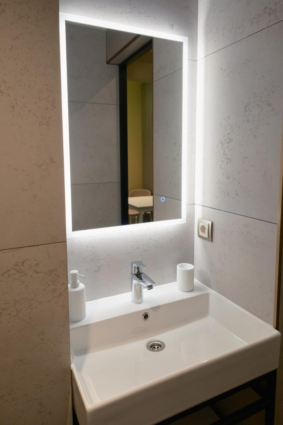 Luxury Airport Studio with Balcony Cozy & Modern Apartment in Chișinău