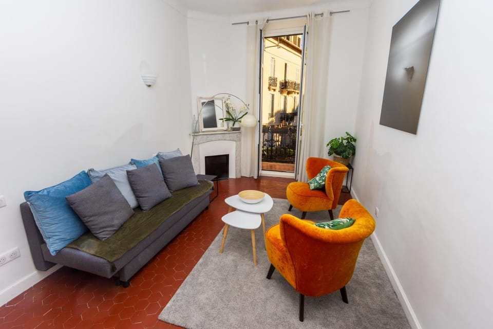 Bed, Living room