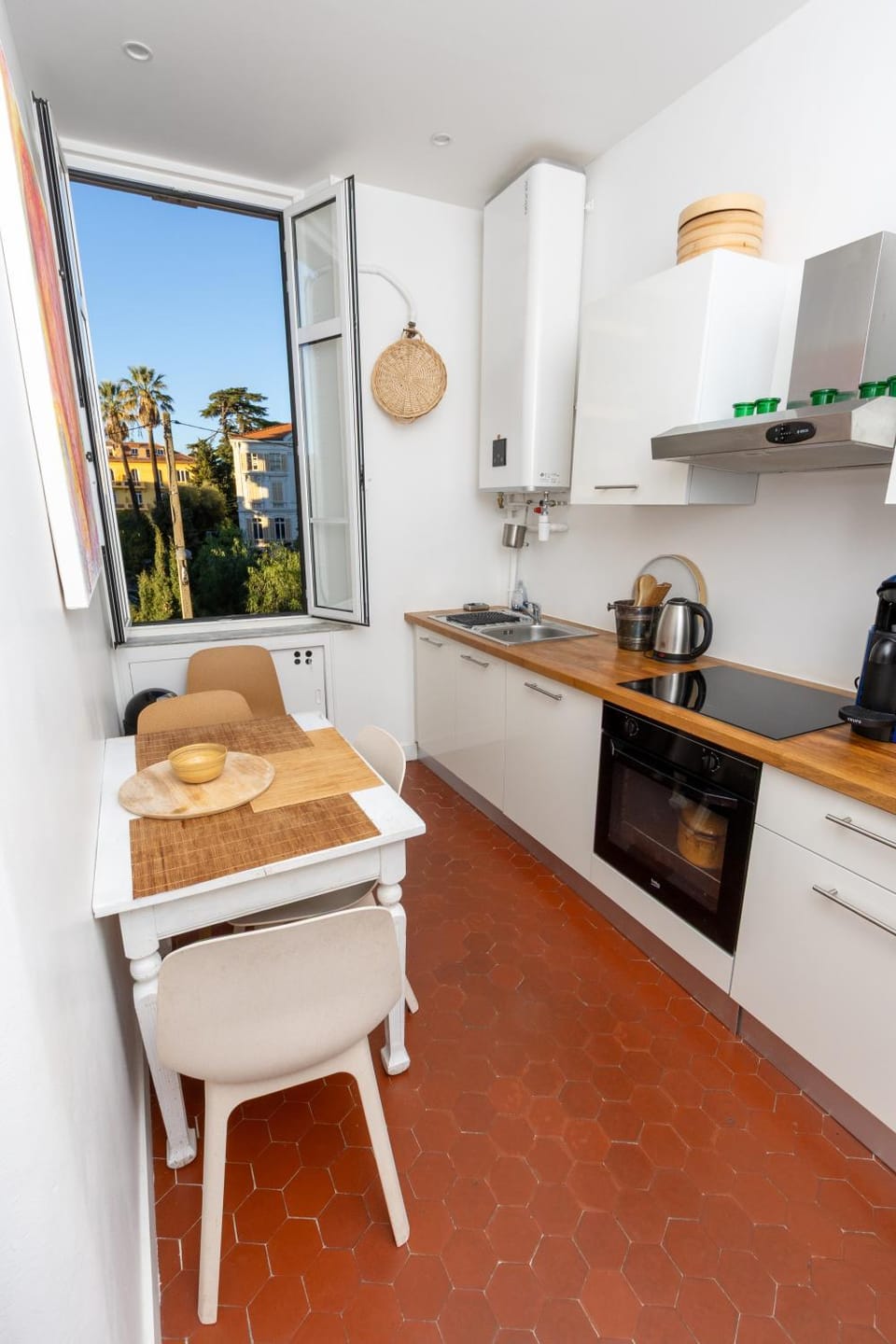 Coffee/tea facilities, stove, kitchen