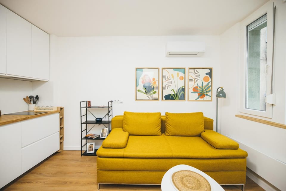 Kitchen or kitchenette, Living room, Seating area, air conditioner