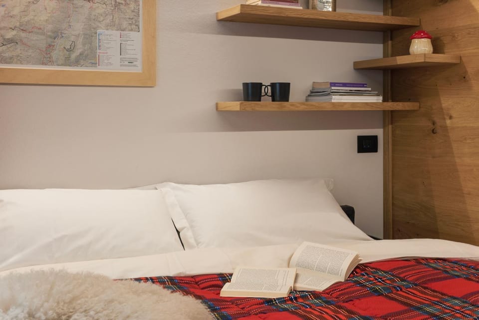 Bed, Living room
