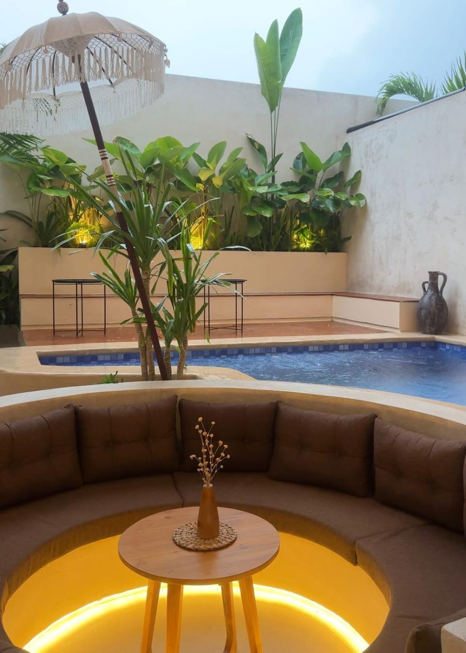 Natural landscape, Seating area, Swimming pool, Swimming pool