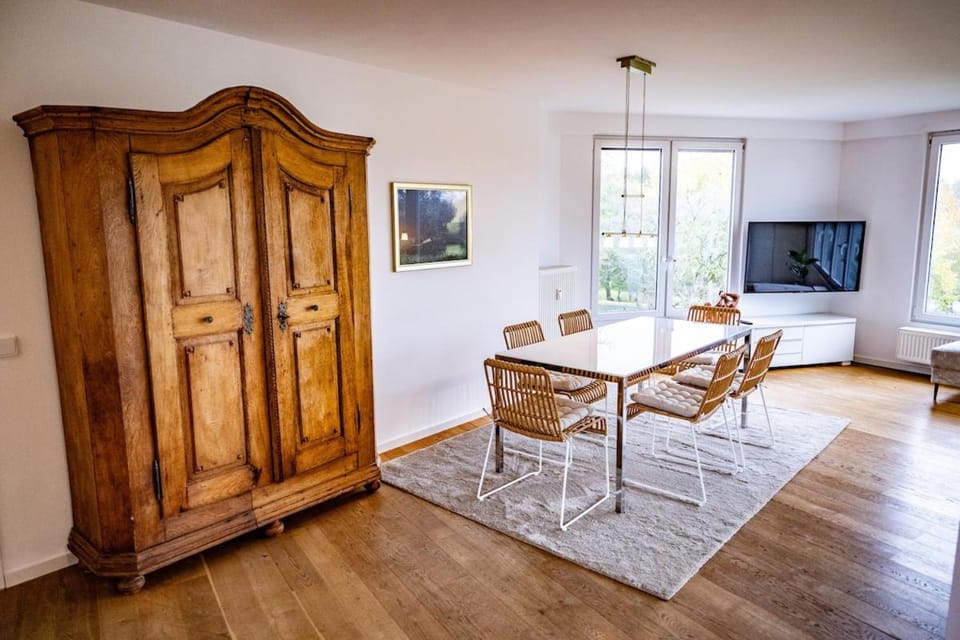 Living room, Seating area, Dining area
