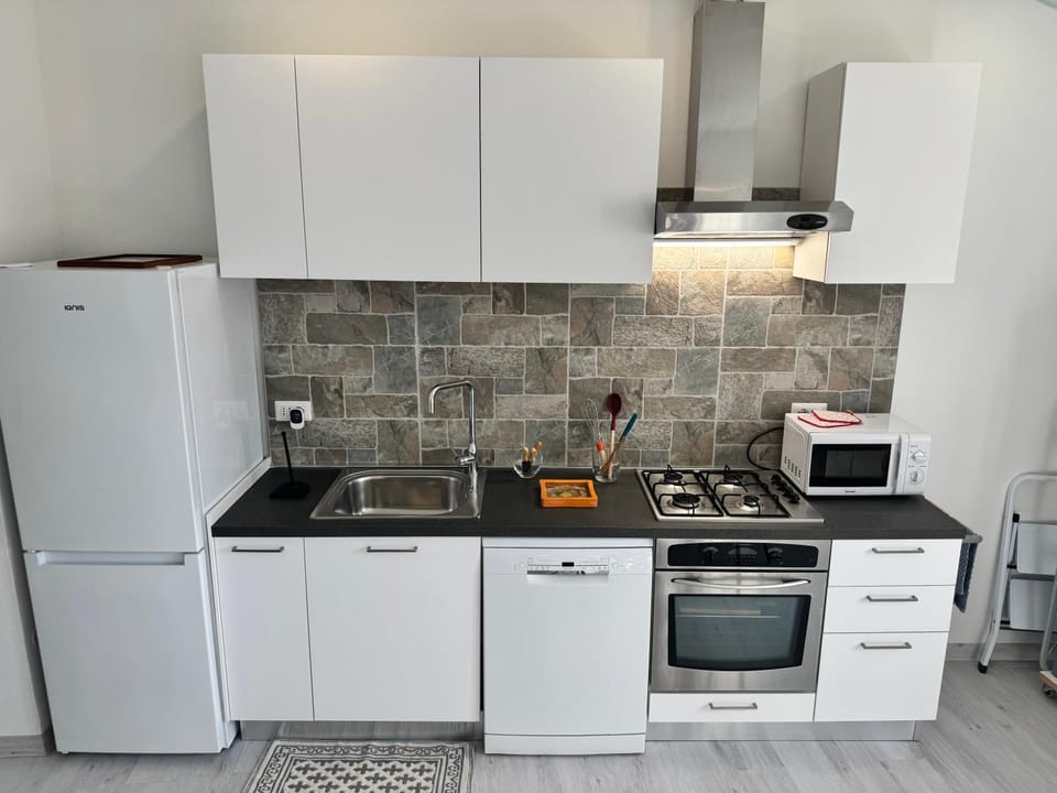 Kitchen or kitchenette, oven, stove