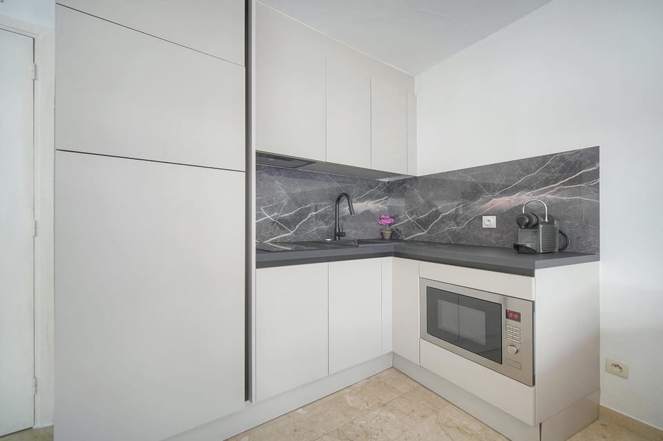 FRGK Massenet 'Blue Riviera' Studio Modern Comfort 1 min from Promenade des Anglais Apartment in Nice