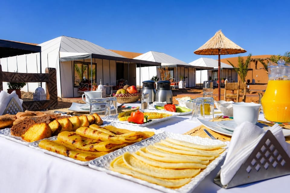 Restaurant/places to eat, Natural landscape, Breakfast, Buffet breakfast