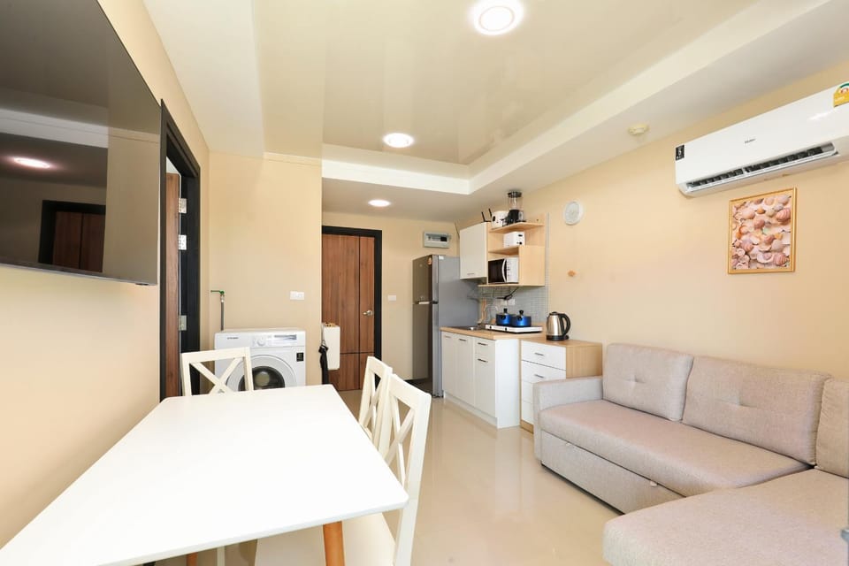 TV and multimedia, Kitchen or kitchenette, Living room, Dining area, air conditioner
