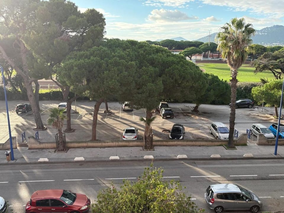 Neighbourhood, Parking