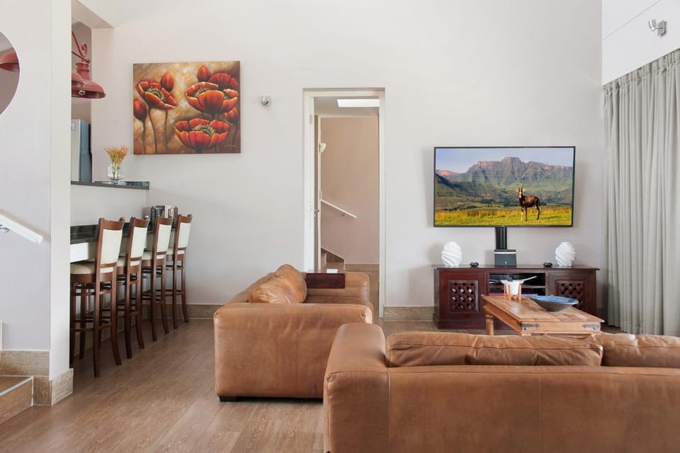 TV and multimedia, Living room, Seating area, fireplace, fireplace, air conditioner, air conditioner
