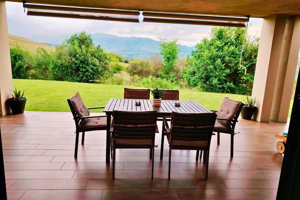 Patio, Spring, Day, Natural landscape, Garden, Hot Tub, View (from property/room), Balcony/Terrace, Dining area, Garden view, Mountain view, sunbed