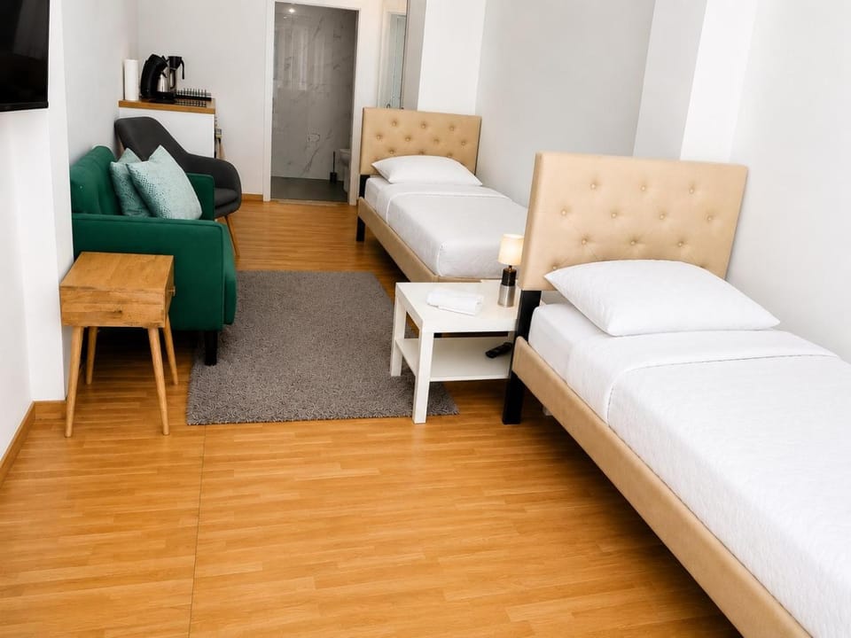 Bed, Living room, Photo of the whole room, Seating area, Bedroom