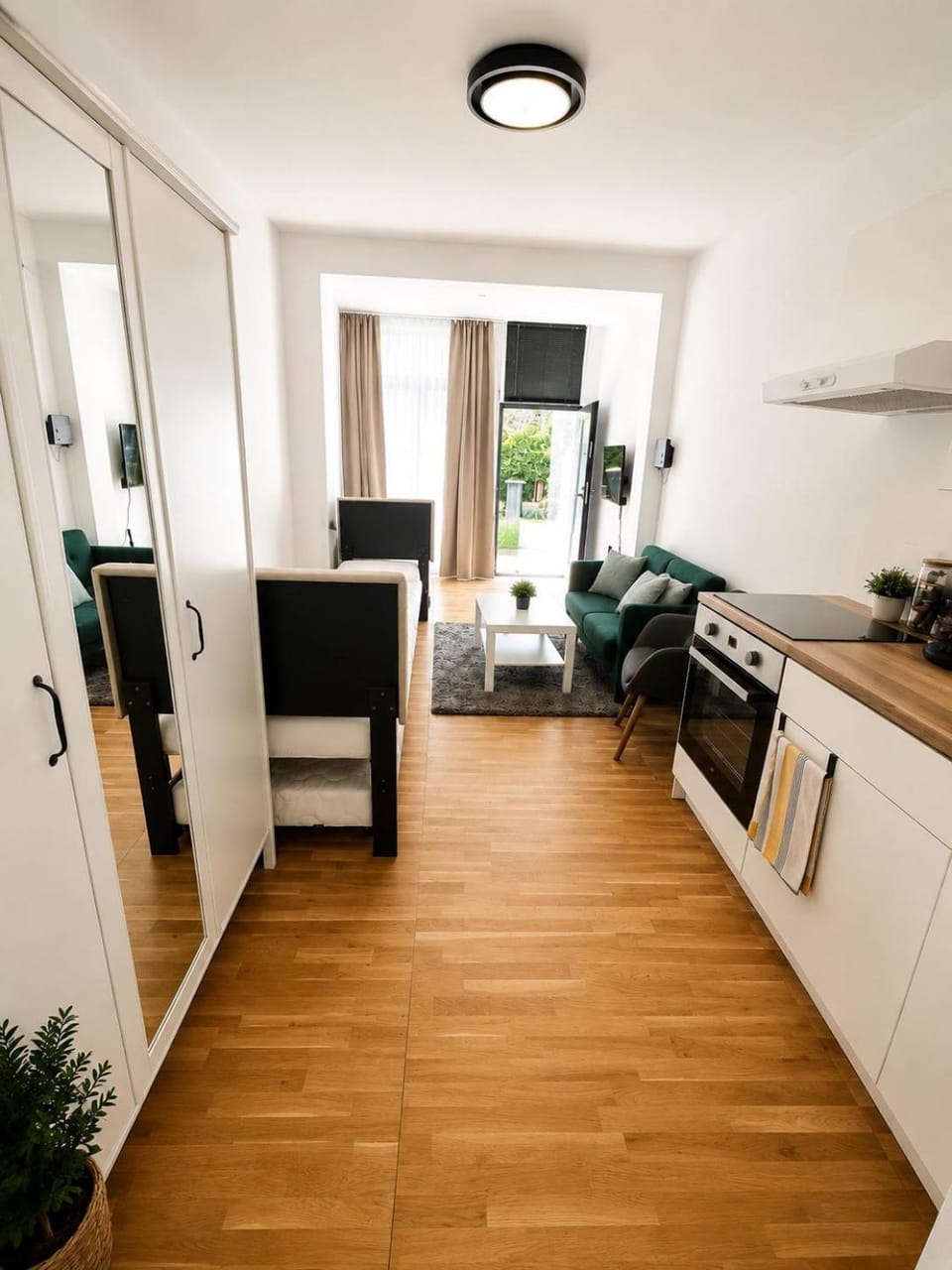 Kitchen or kitchenette, Seating area, oven, stove