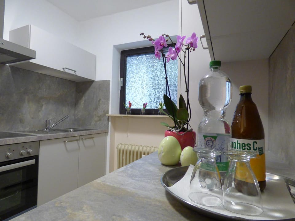 Coffee/tea facilities, Kitchen or kitchenette