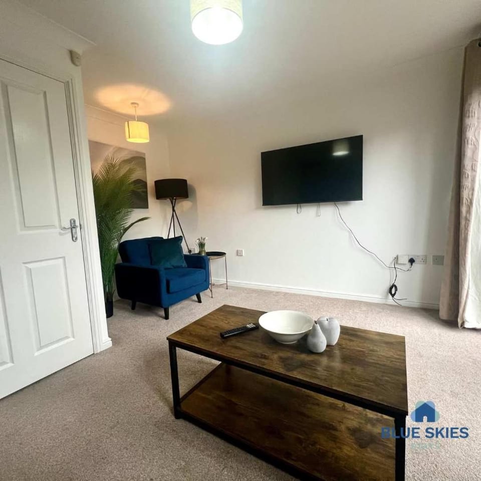 Sun House By Blue Skies Stays House in England