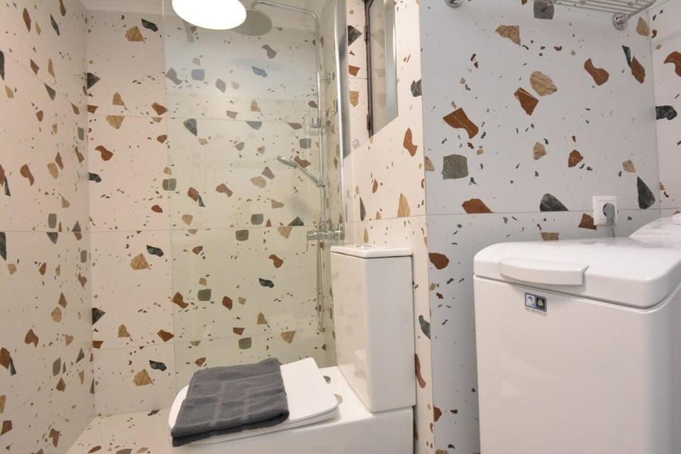 Toilet, Bathroom, washing machine