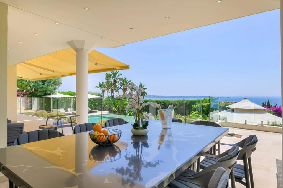 Large house with pool and sea view in Vallauris House in Antibes