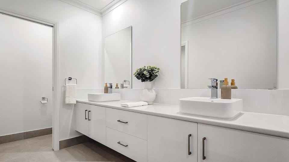 Kincaid Travellers Townhouse - Central Wagga House in North Wagga Wagga