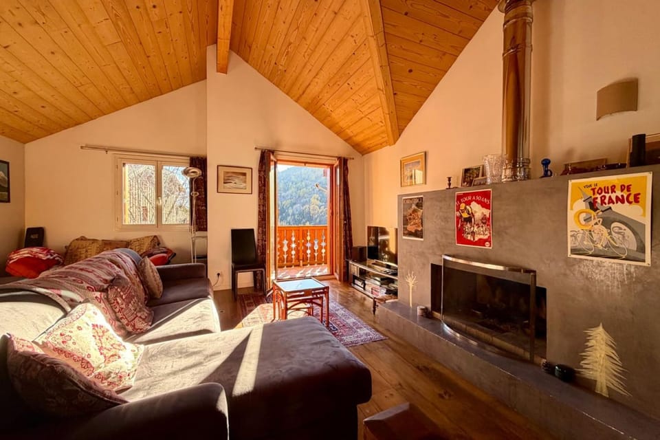 Charming and bright cottage in Briançon Chalet in Briançon