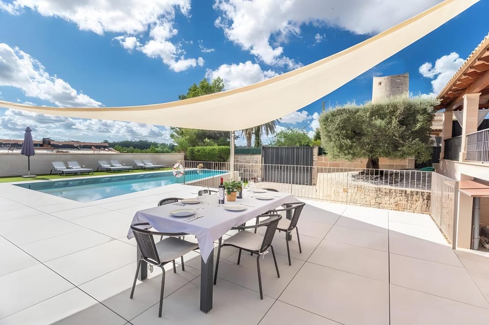 Property building, Balcony/Terrace, Living room, Swimming pool