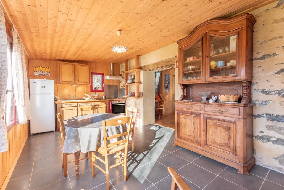 Property building, Kitchen or kitchenette, Living room