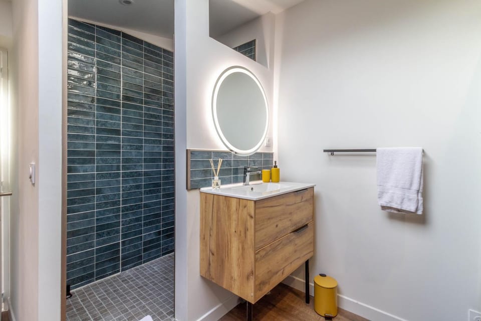 Shower, Bathroom, towels