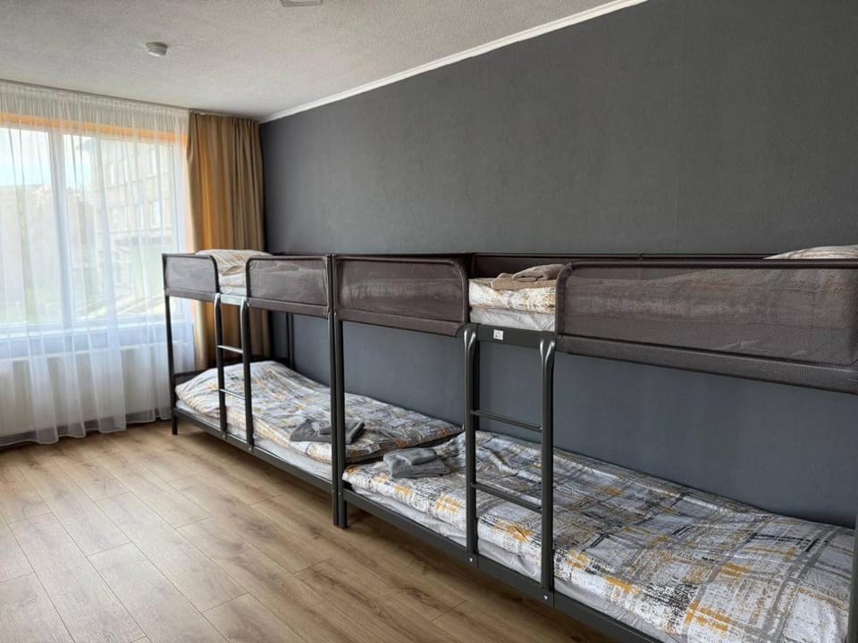 bunk bed, towels