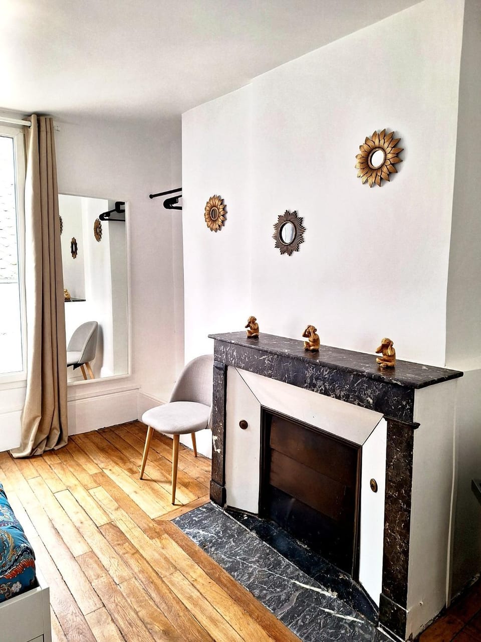 Photo of the whole room, Bedroom