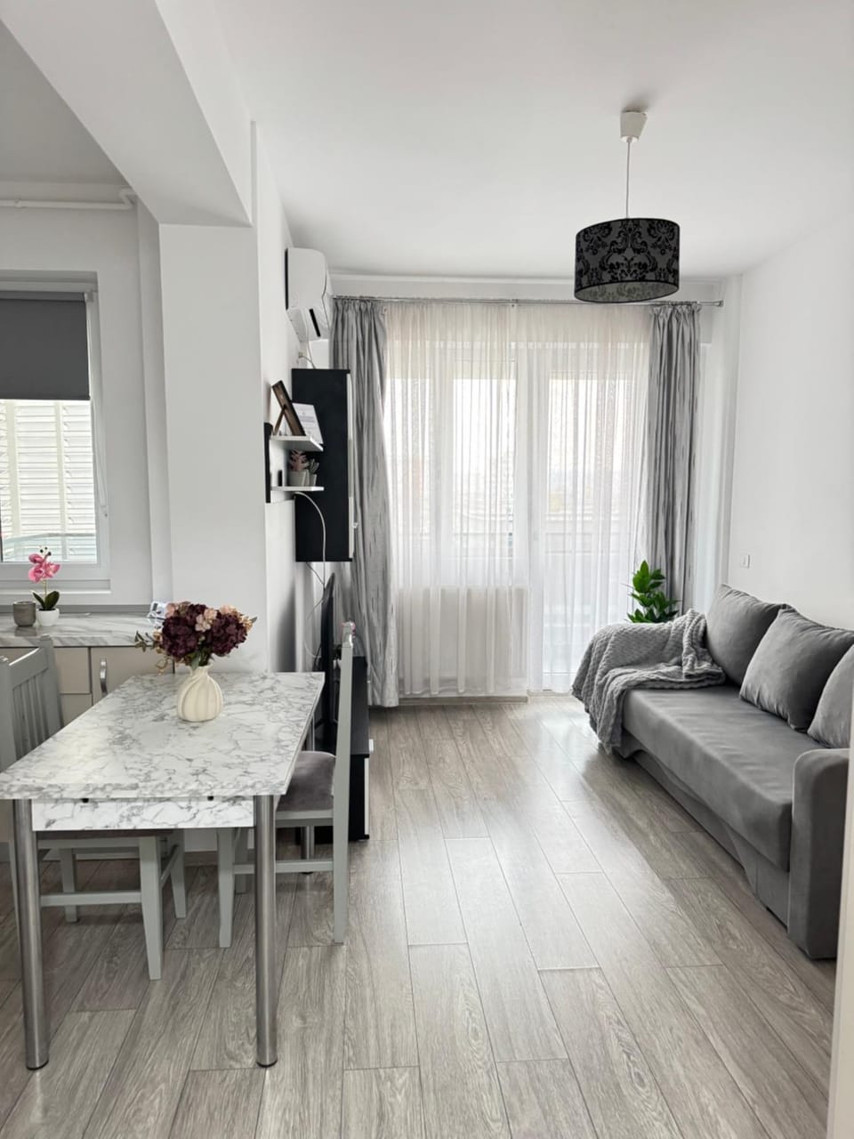 Living room, Seating area, Dining area