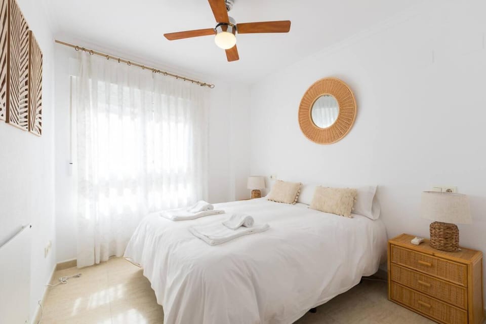Photo of the whole room, Bedroom