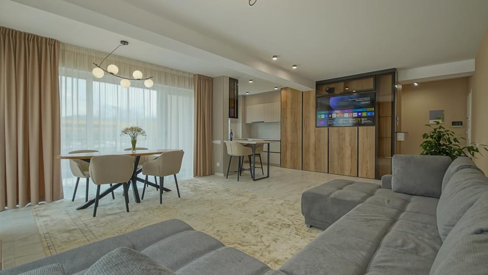 TV and multimedia, Living room, Seating area, Dining area