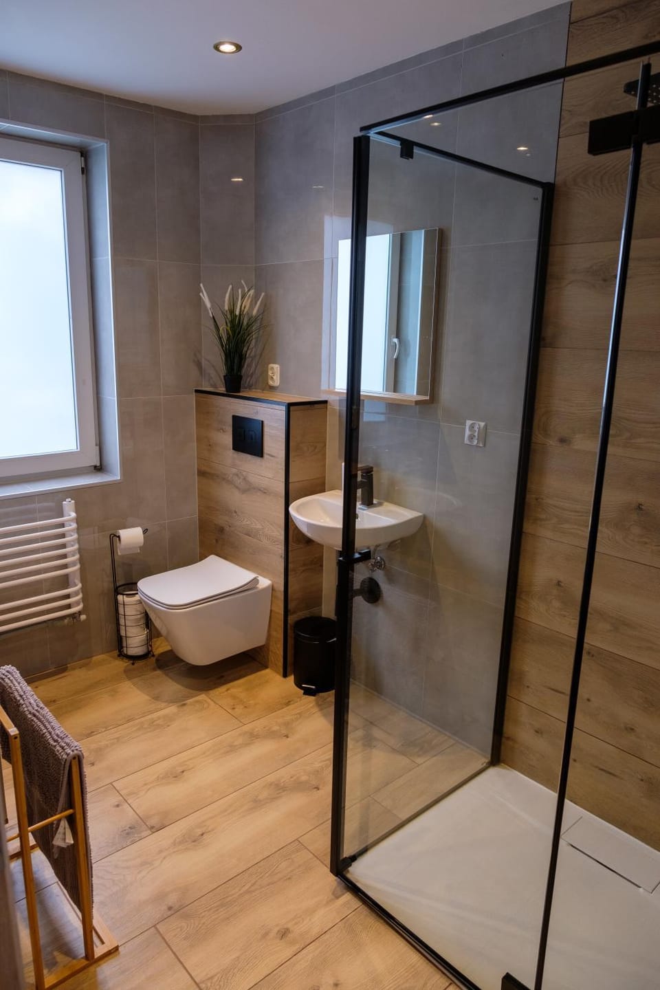 Shower, Toilet, Bathroom, towels
