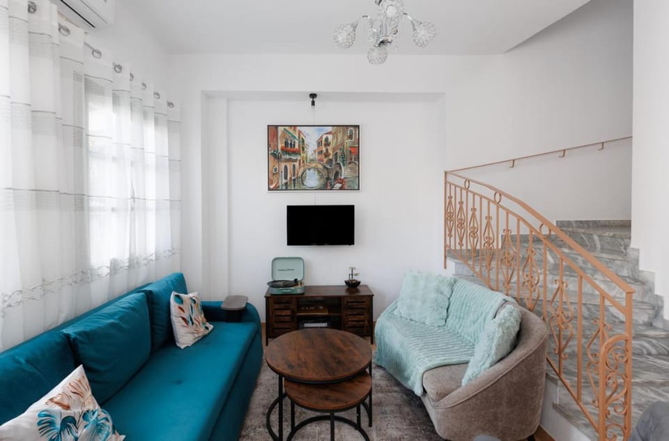 Communal lounge/ TV room, TV and multimedia, Living room, Seating area