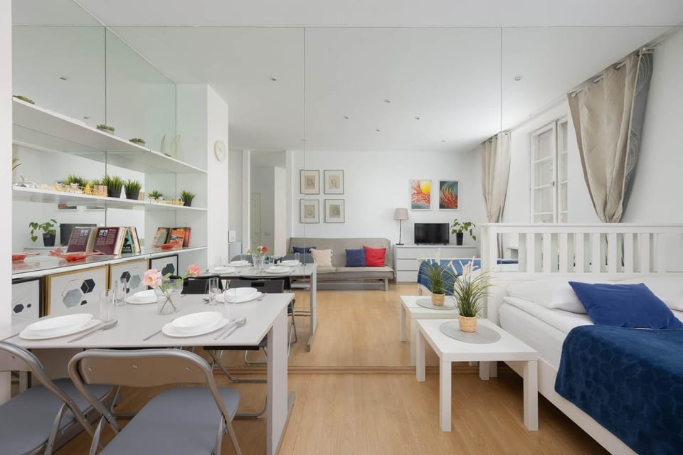Bed, Living room