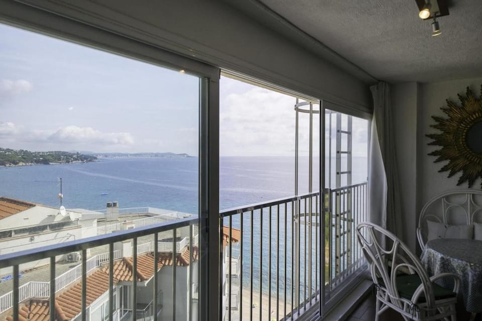 Piso amplio con vistas laterales al mar Apartment in Platja d'Aro