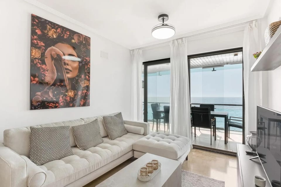 TV and multimedia, Living room, Seating area, Sea view