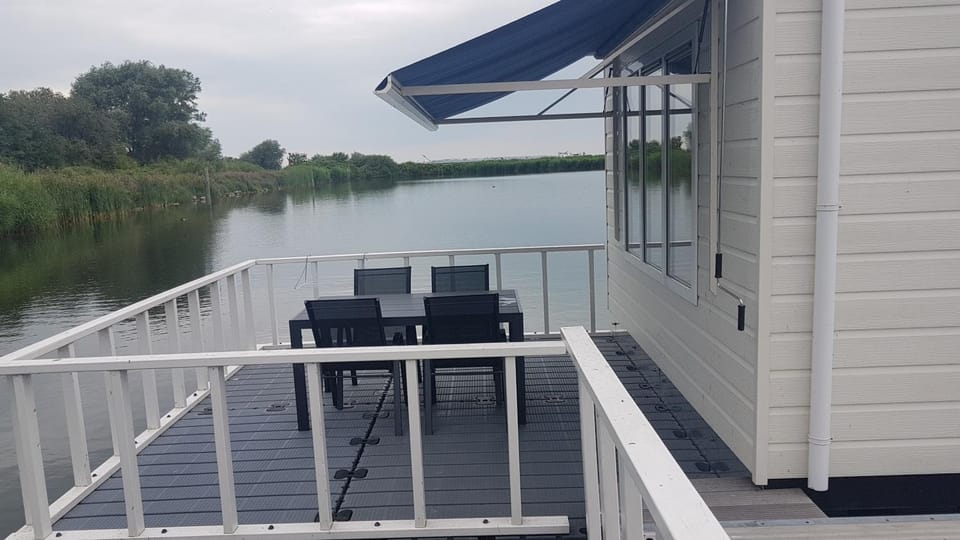 BestMarine Waterchalets Flevo Marina Chalet in Flevoland, Netherlands