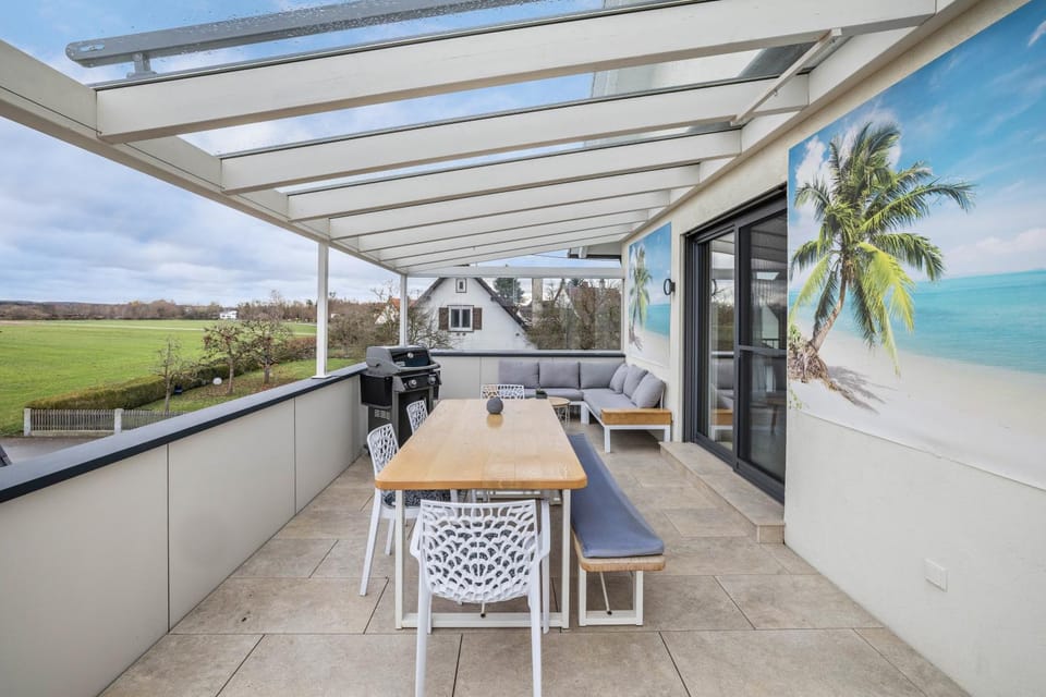 Property building, Balcony/Terrace, Living room