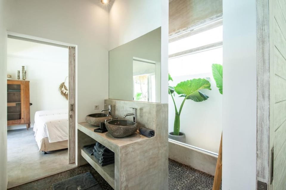 New 5 bedroom Villa close to Seminyak eat street Villa in North Kuta