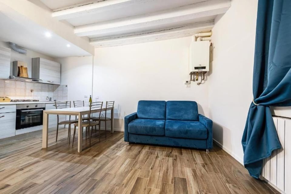 Communal lounge/ TV room, heating, air conditioner
