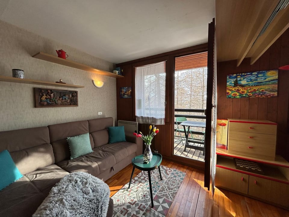 View (from property/room), Balcony/Terrace, Living room, Seating area