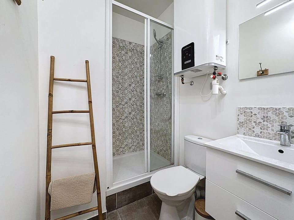 Shower, Toilet, Bathroom, internet