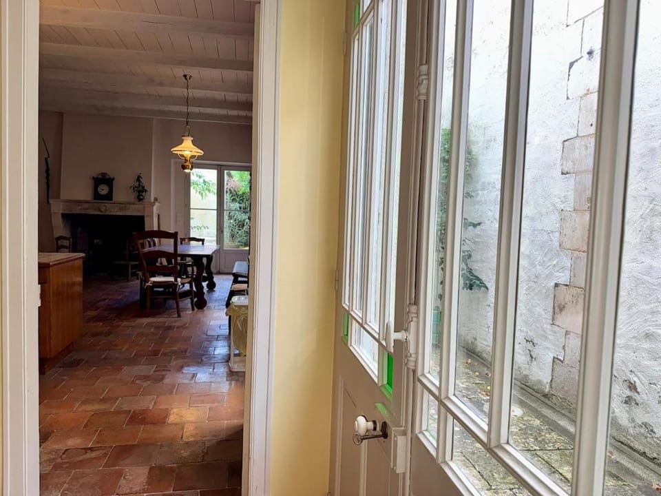 La Maison de la Glycine House in Nouvelle-Aquitaine
